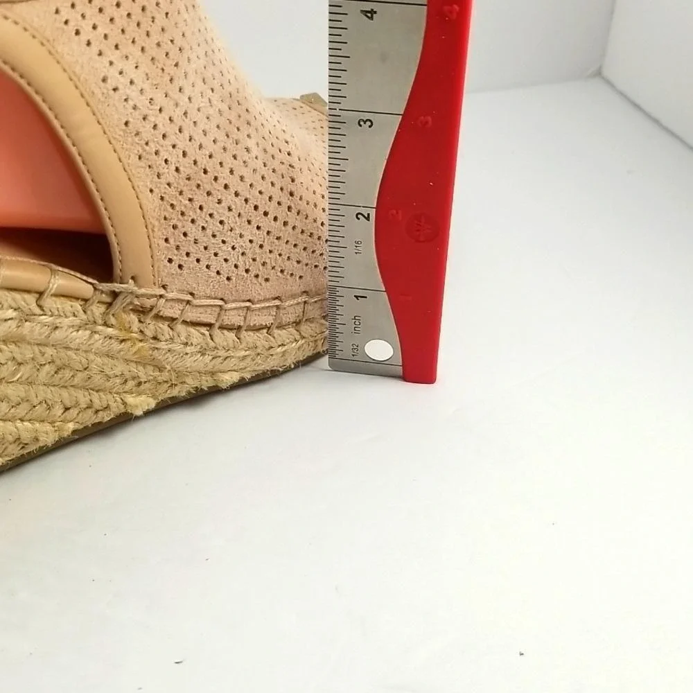 Marc Fisher Tan Studded Perforated Espadrille Wedge Sandals Nude Gold Studs 7.5M